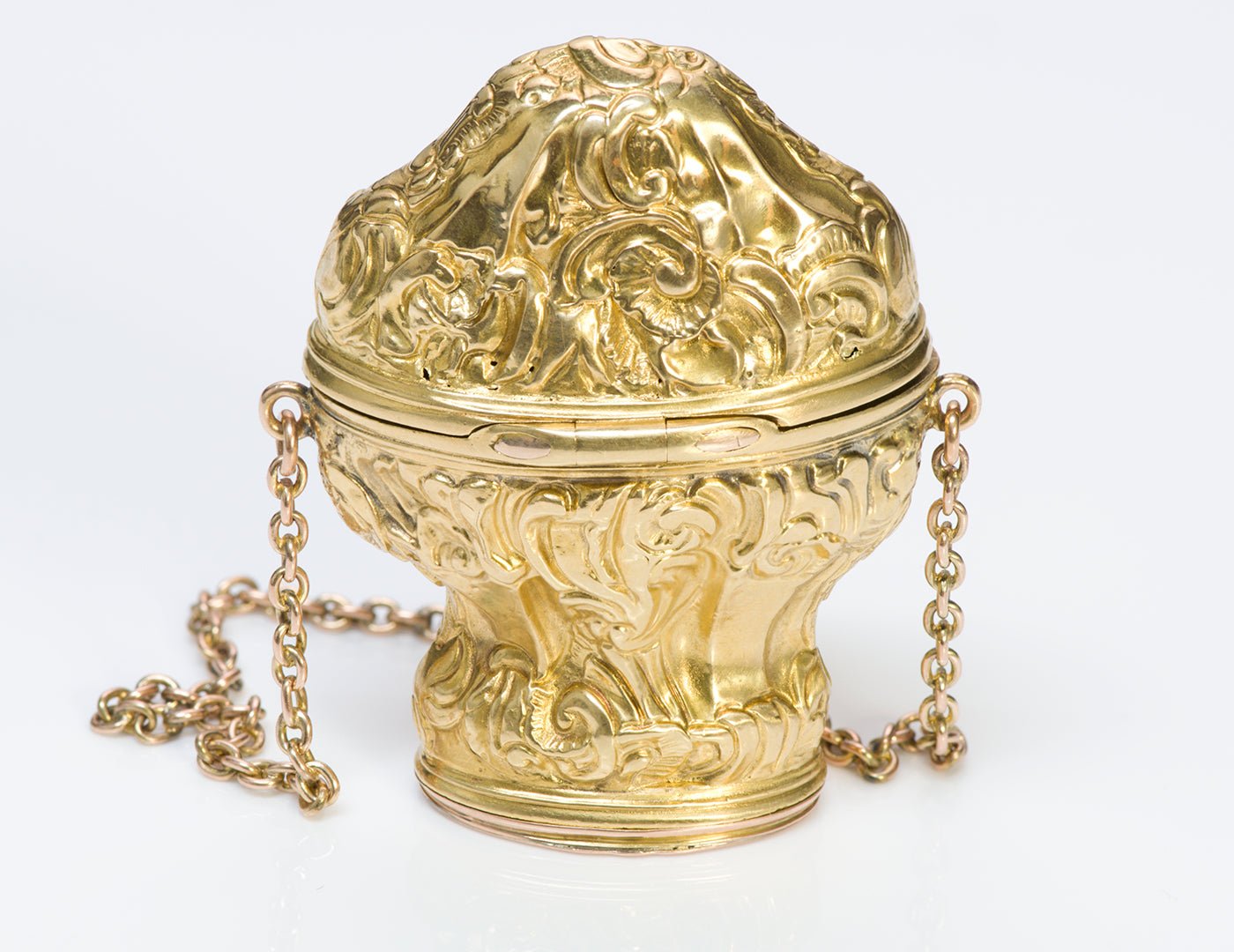Antique Repousse Yellow Gold Vinaigrette - DSF Antique Jewelry