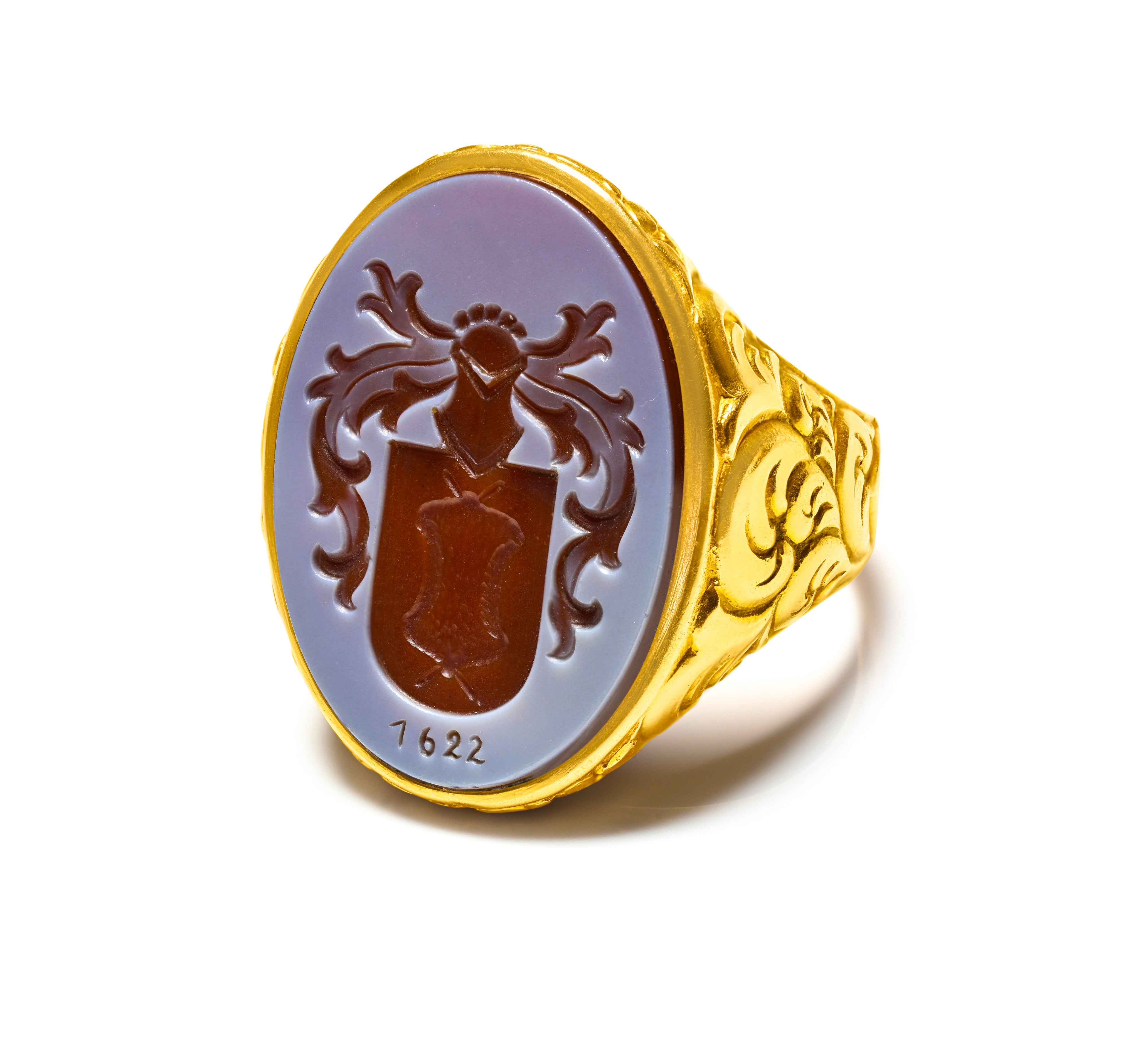 Antique Carved Gold Agate Coat of Arms Crest Oval Men's Ring