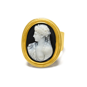 Antique Victorian Gold Cameo Ring Depicting a Classical Muse