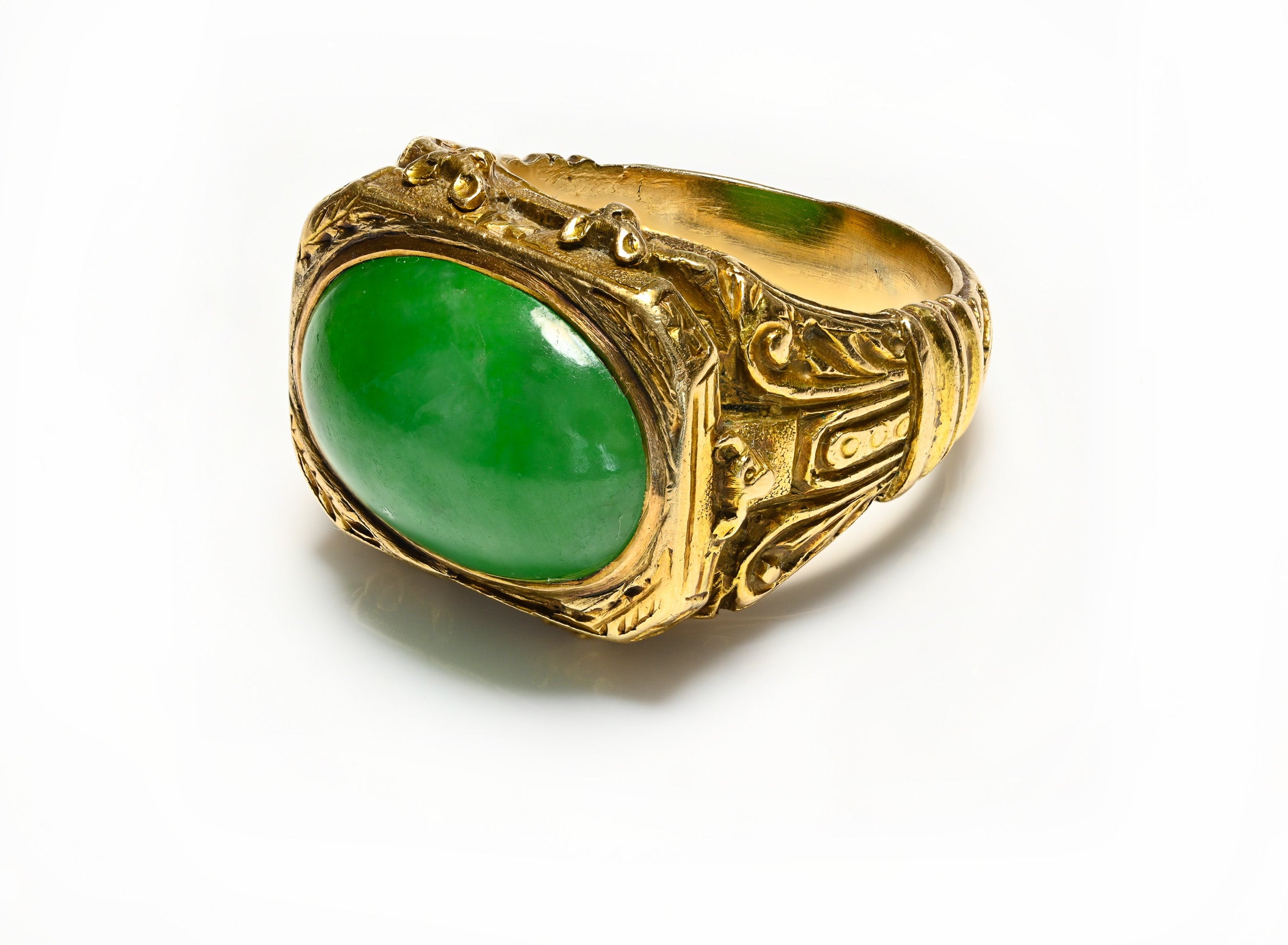 Art Nouveau Carved 14K Yellow Gold Oval Jade Ring