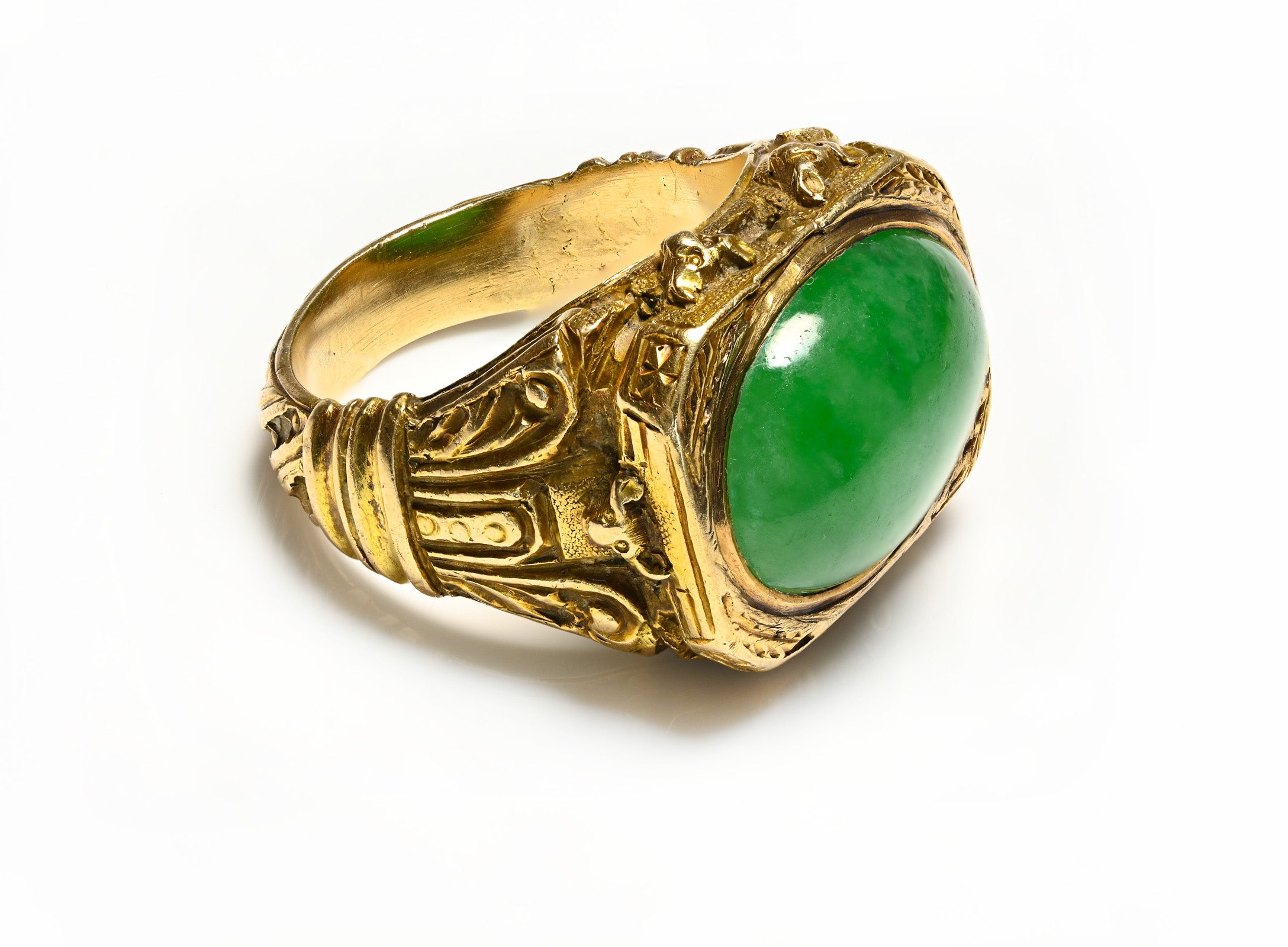 Art Nouveau Carved 14K Yellow Gold Oval Jade Ring