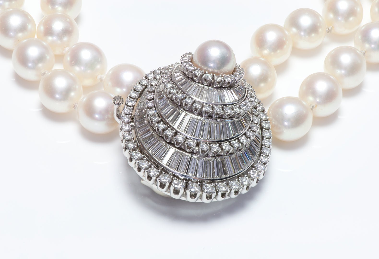 Baguette & Brilliant Cut Diamond Pearl Necklace