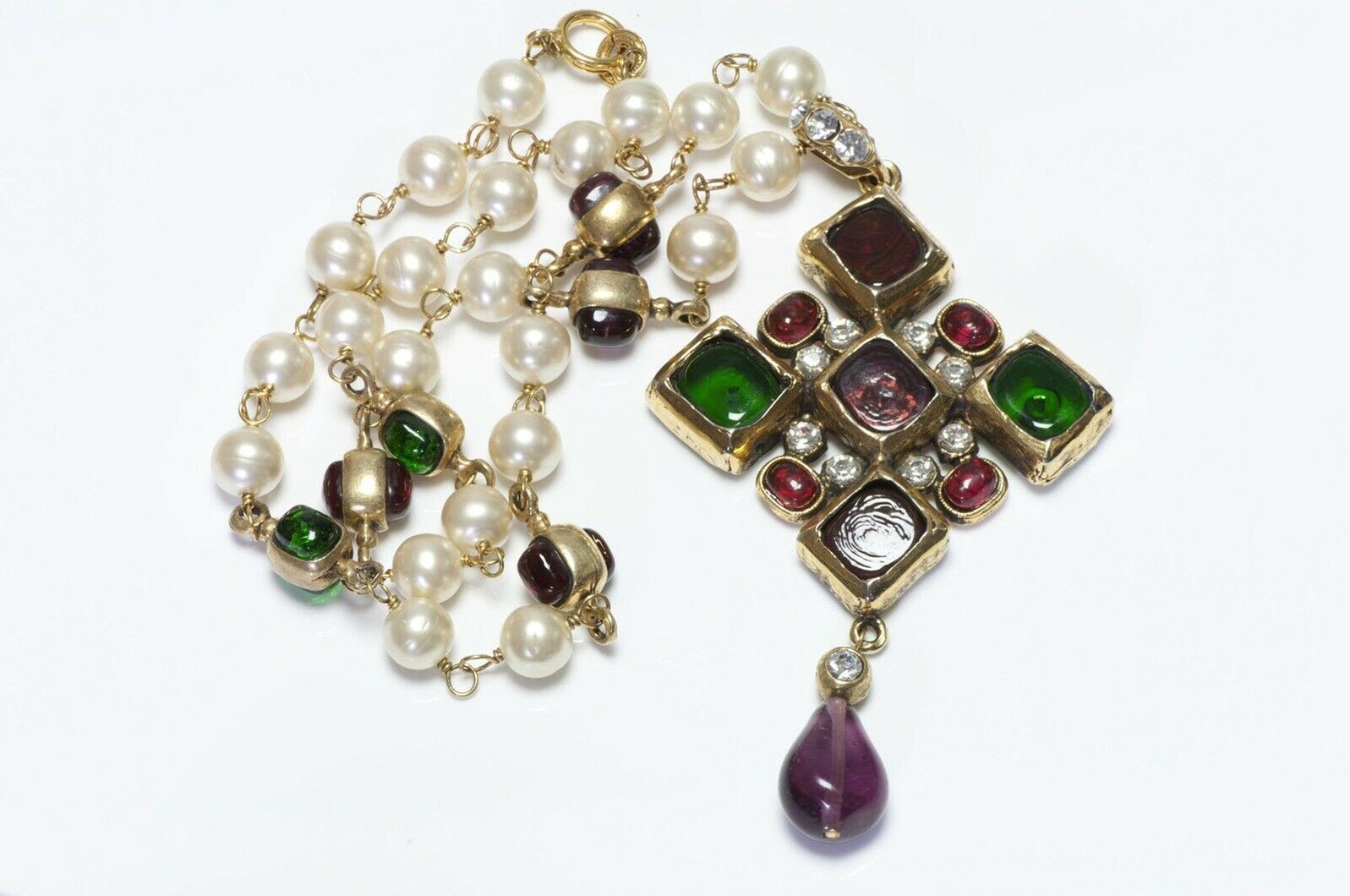CHANEL 1985 Gripoix Red Green Glass Pearl Pendant Necklace