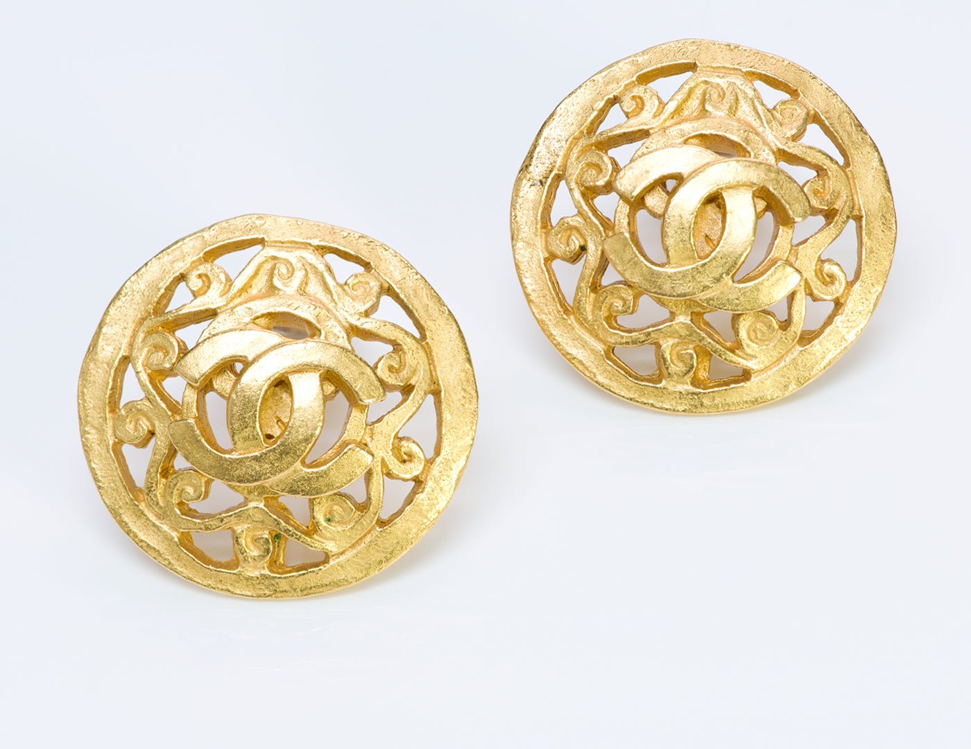 Chanel CC 1995 Gold Plated Round Earrings