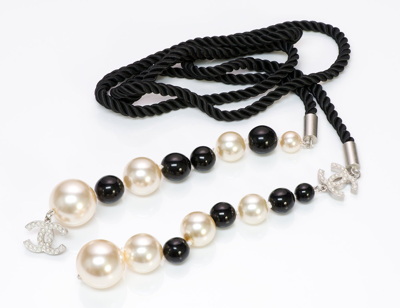 Chanel CC 2004 Black White Pearl Rope Necklace