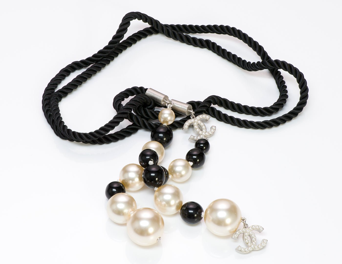 Chanel CC 2004 Black White Pearl Rope Necklace - DSF Antique Jewelry