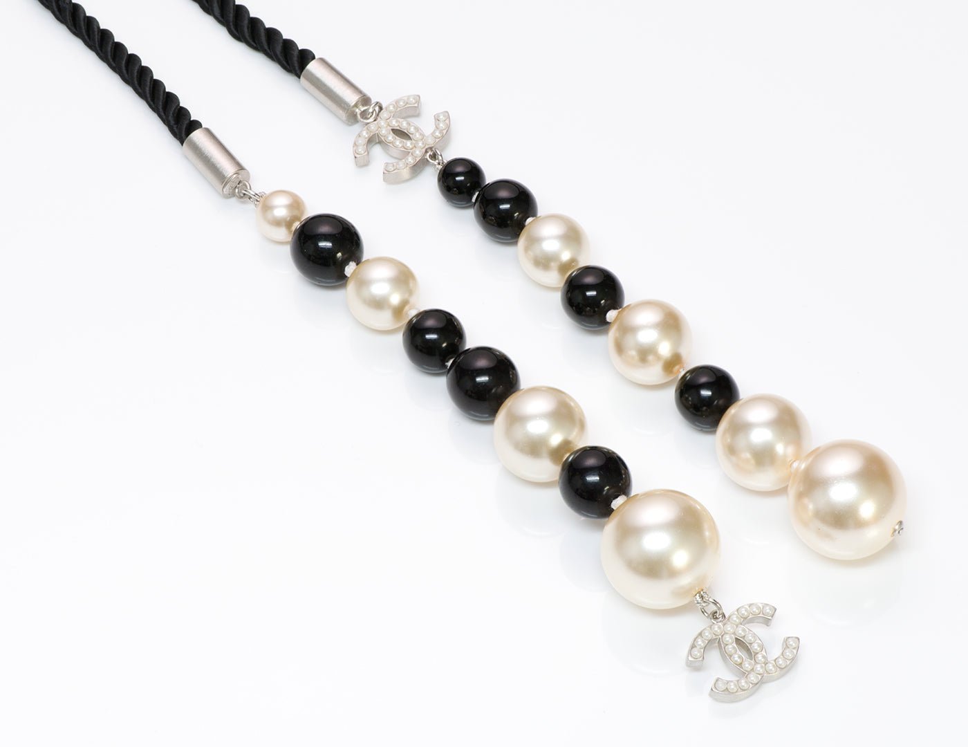 Chanel CC 2004 Black White Pearl Rope Necklace - DSF Antique Jewelry