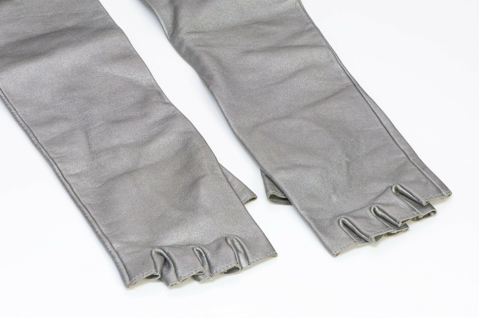 CHANEL CC Gray Silver Leather Long Fingerless Women’s Gloves