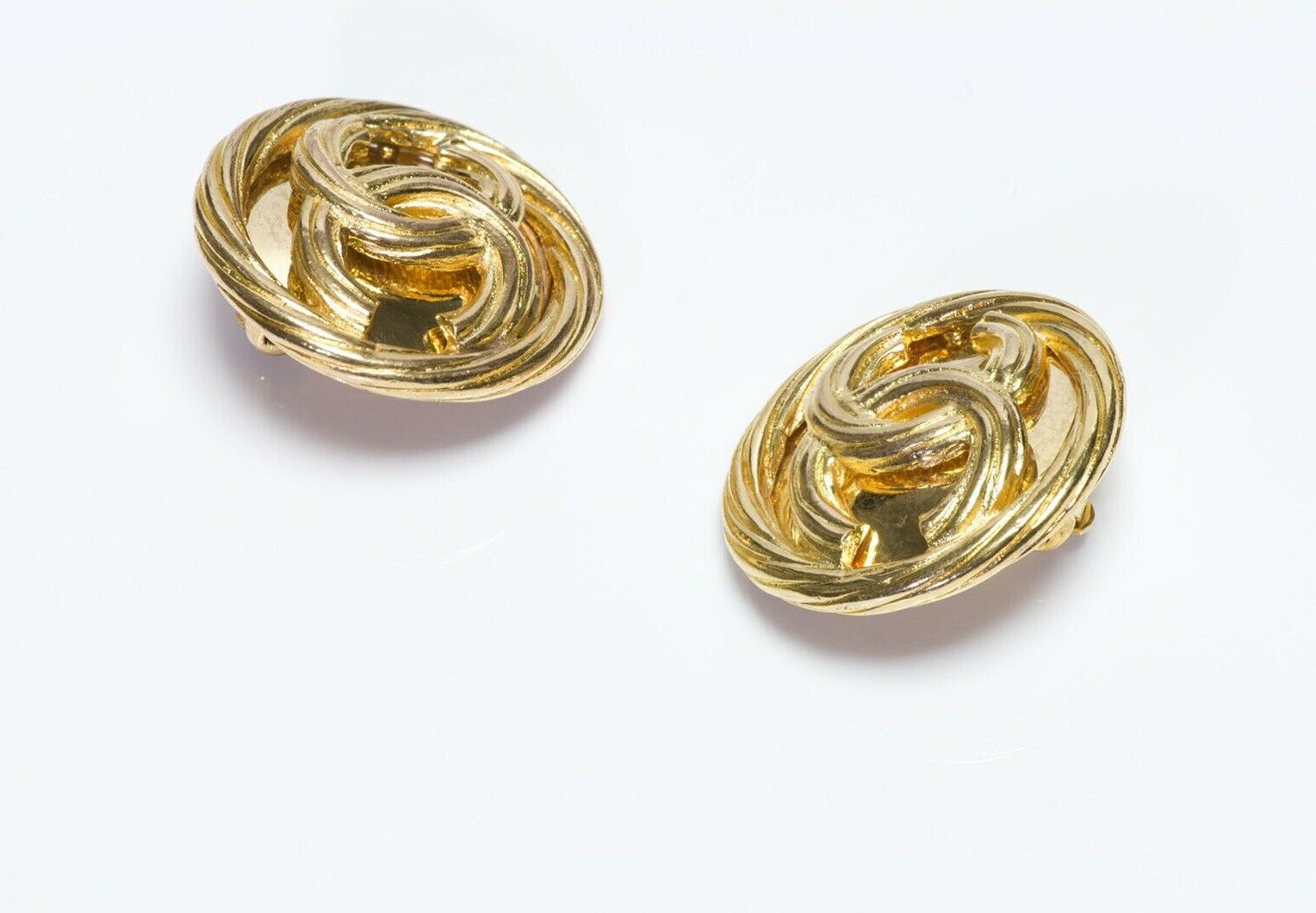 CHANEL CC Spring 1993 Round Earrings
