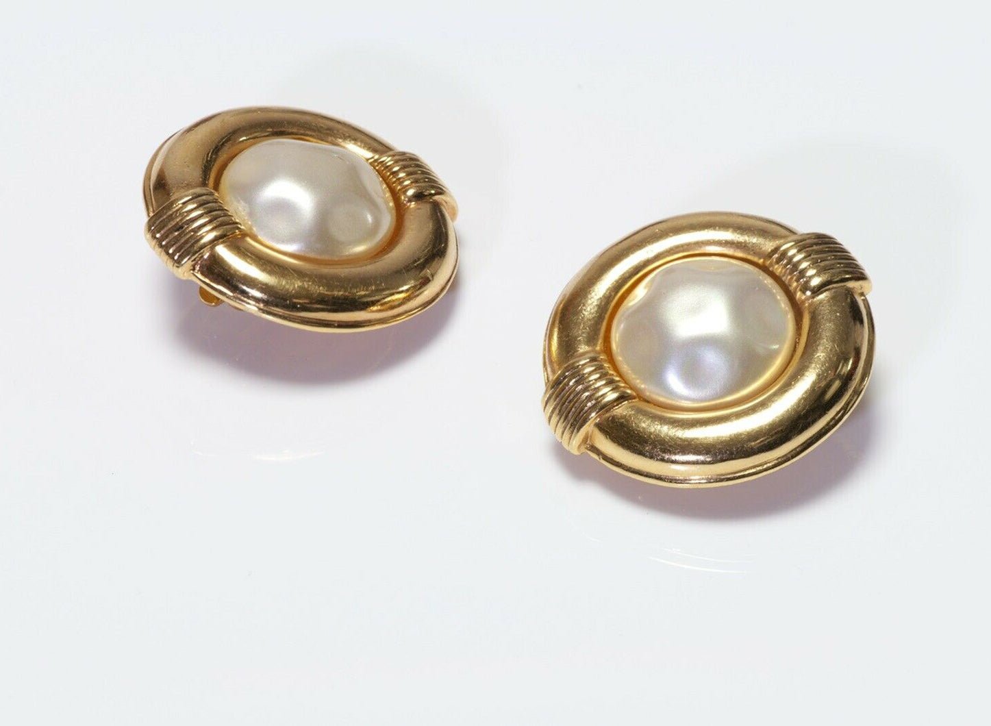 CHANEL Paris 1980’s Gold Plated Pearl Round Earrings