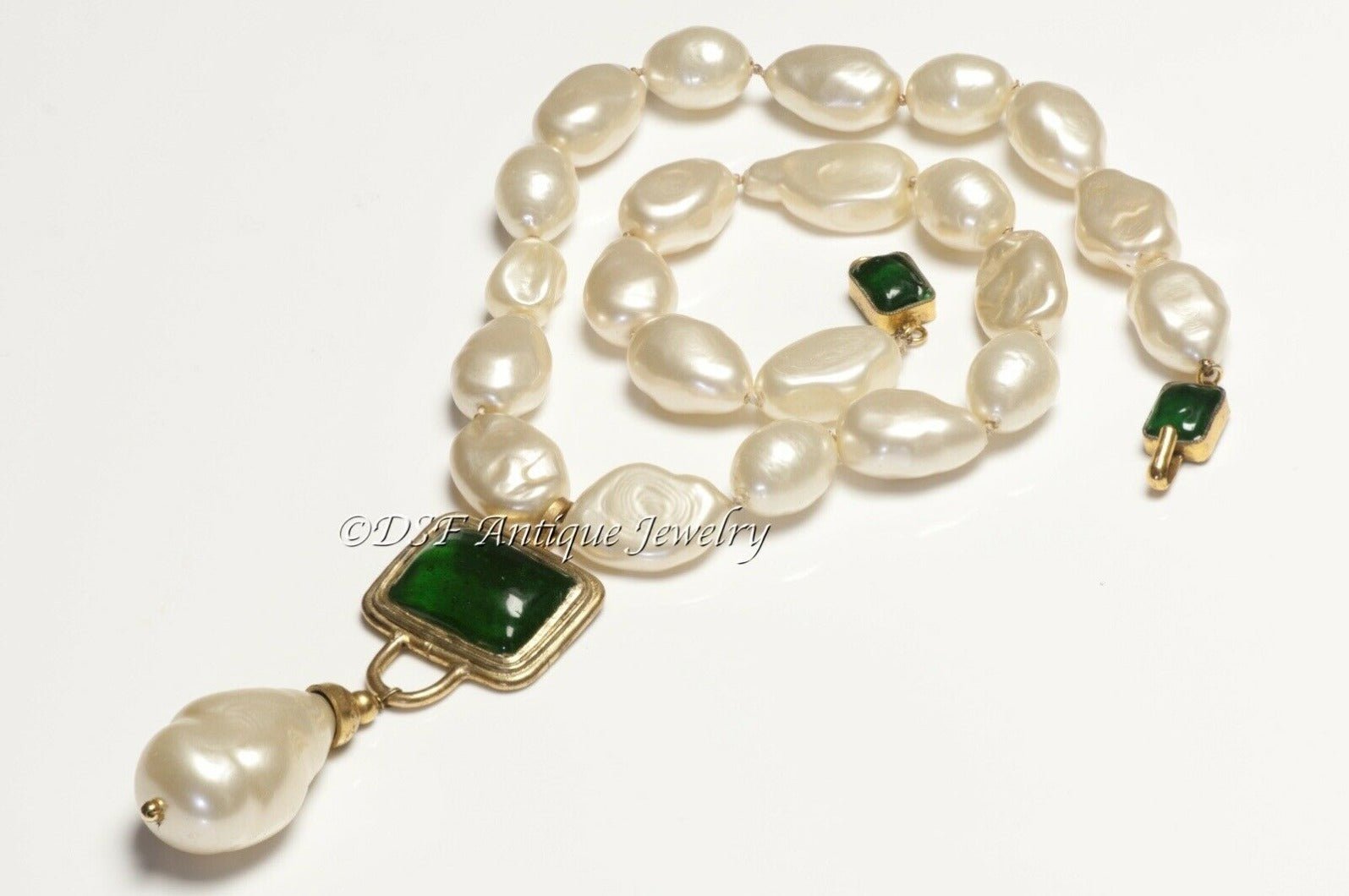 CHANEL Paris 1983 Couture Maison Gripoix Pearl Green Poured Glass Necklace