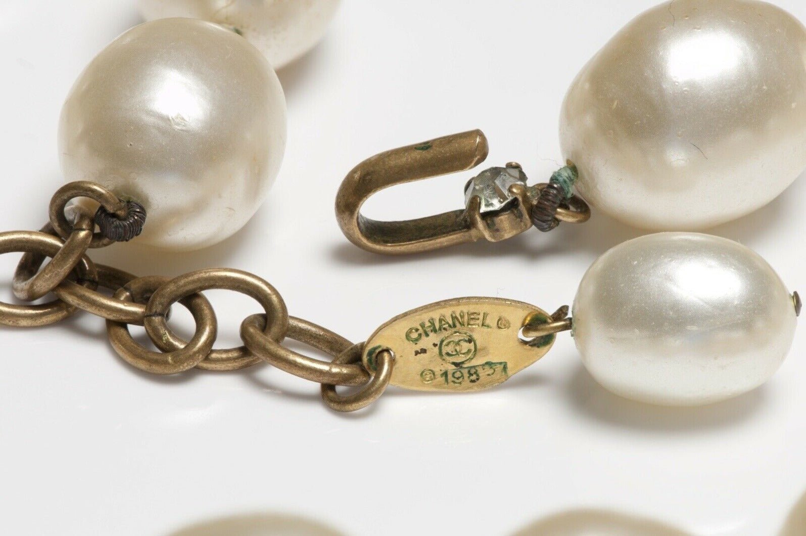 CHANEL Paris 1983 Maison Gripoix Glass Pearls Collar Choker Necklace