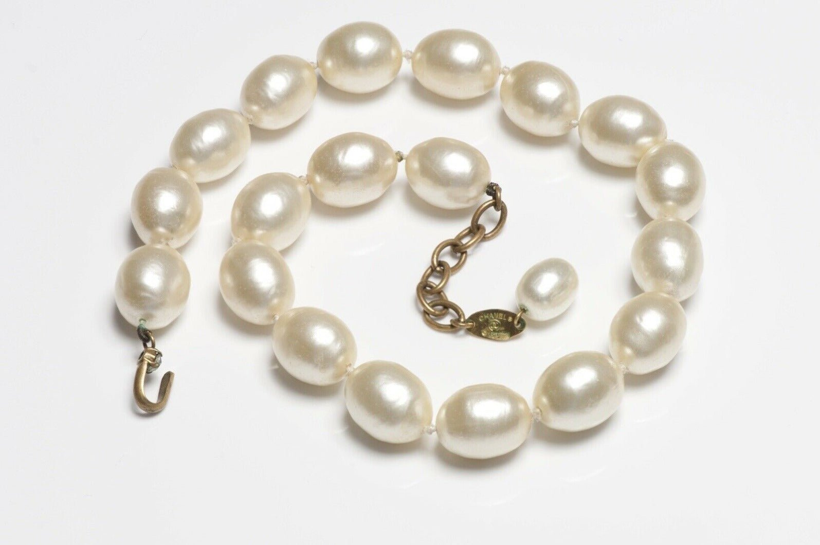 CHANEL Paris 1983 Maison Gripoix Glass Pearls Collar Choker Necklace - DSF Antique Jewelry