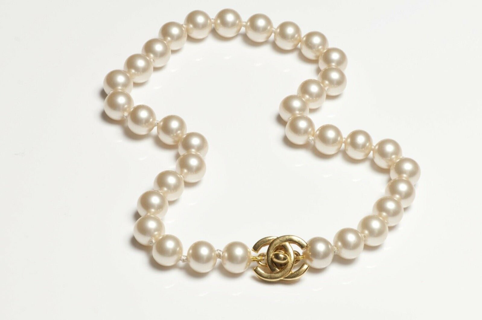 CHANEL Paris Fall 1996 Pearl CC Turnlock Strand Necklace