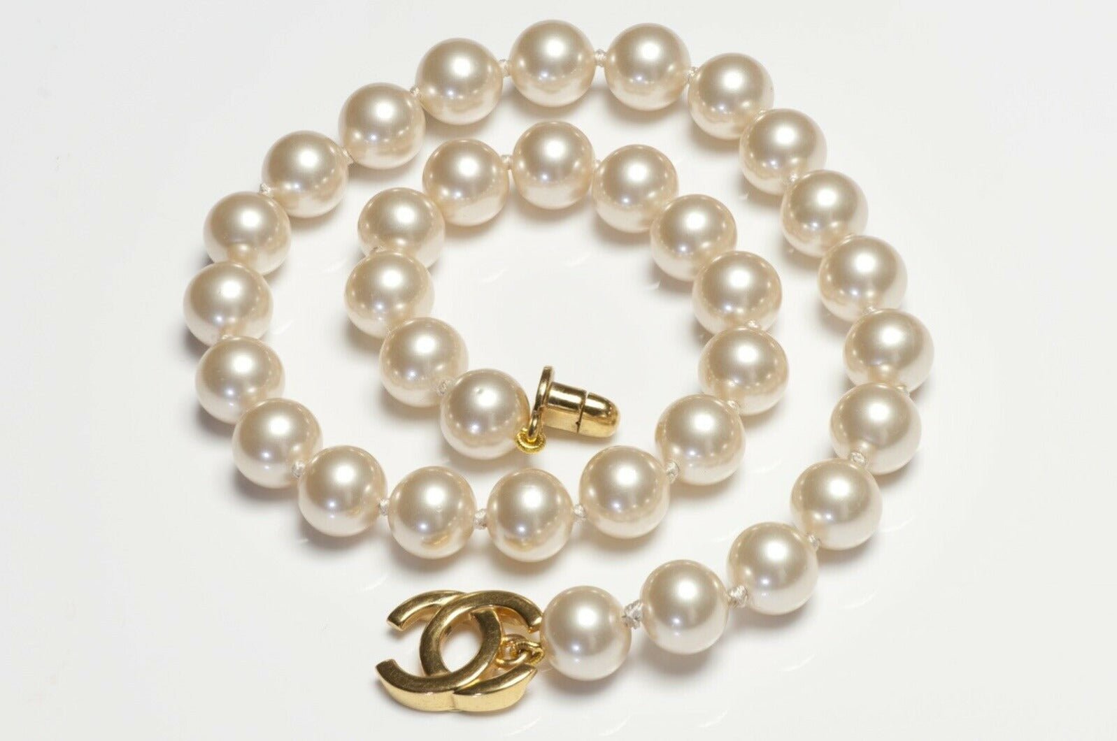 CHANEL Paris Fall 1996 Pearl CC Turnlock Strand Necklace