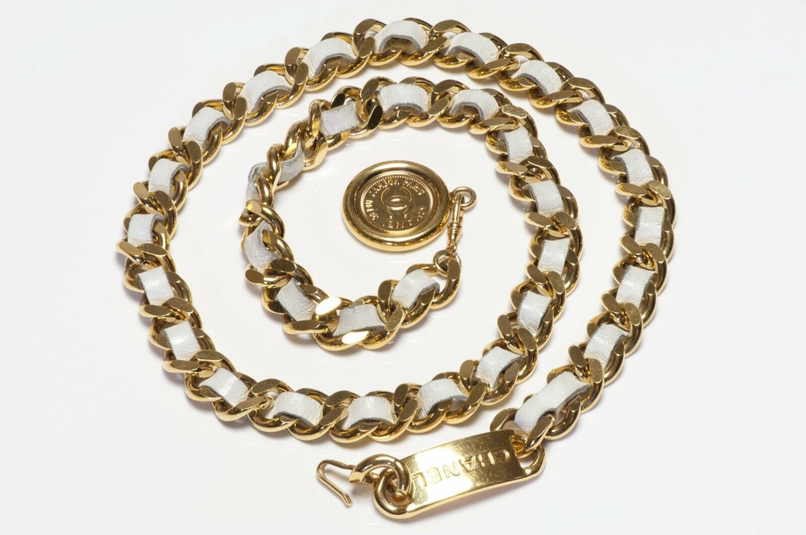 CHANEL Spring 1995 CC White Leather Chain Medallion Belt - DSF Antique Jewelry