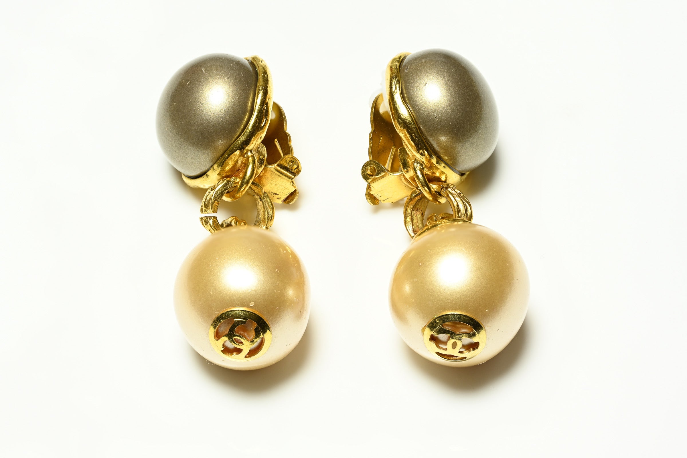 Vintage 1991 Chanel Paris Gray Cream Pearl CC Earrings