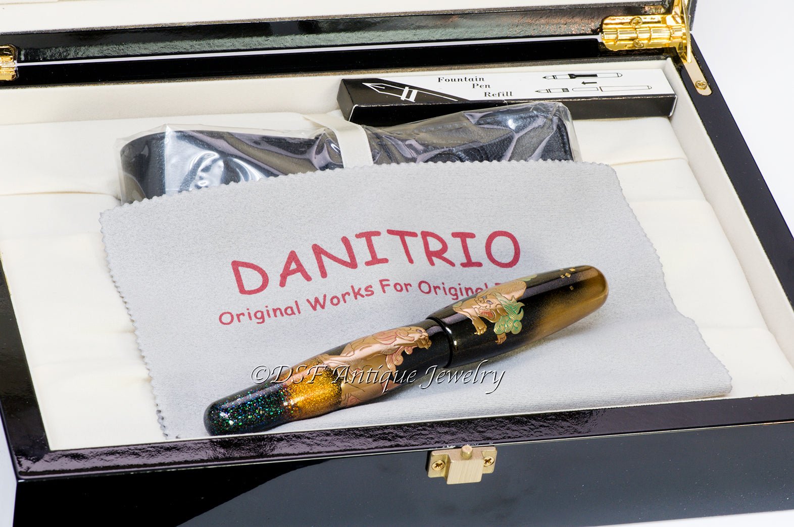 Danitrio Lion SHISHI Maki-e Hyotan Lacquer Fountain Pen