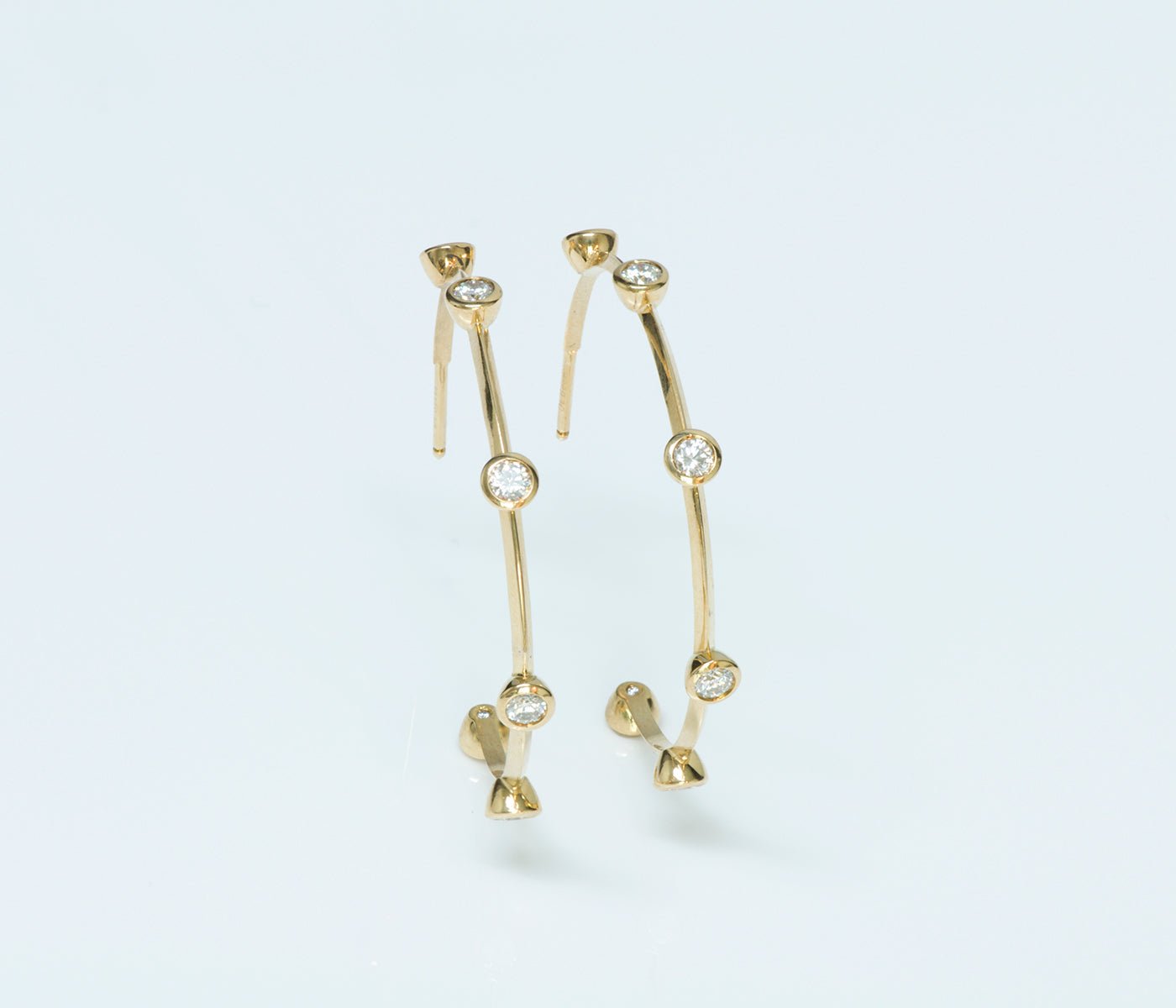 De Beers 18K Gold Diamond Earrings - DSF Antique Jewelry