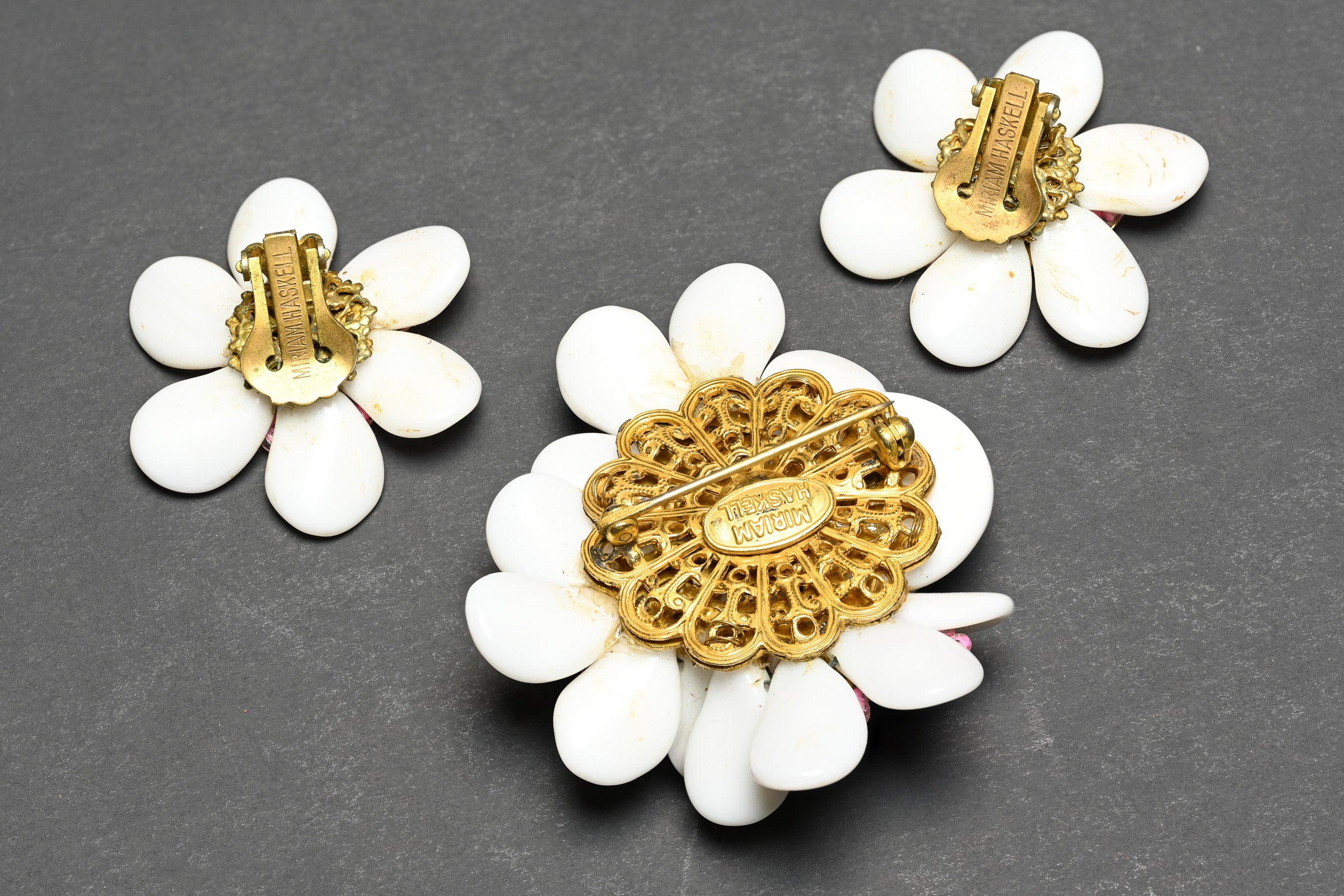 Post shops Modern Pastel Flower Dome Brooch & Clip In Floral Earrings Jewelry Set