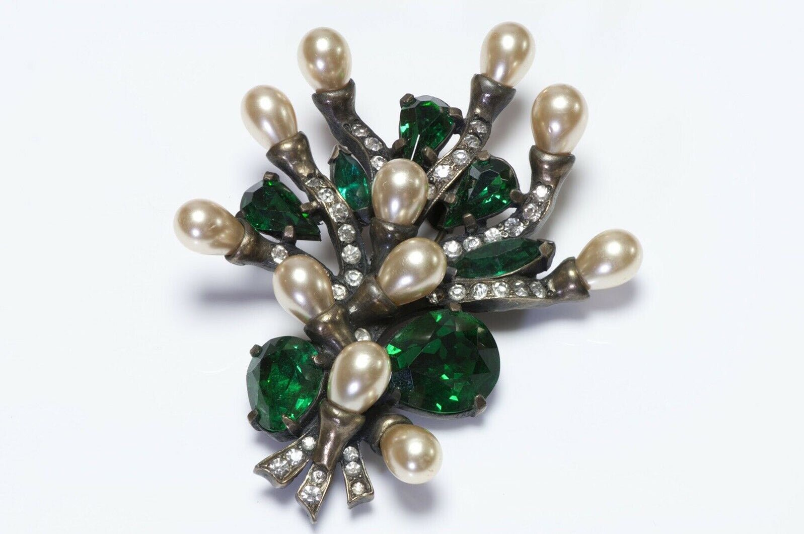 EISENBERG Original 1940’s Green Crystal Pearl Flower Brooch