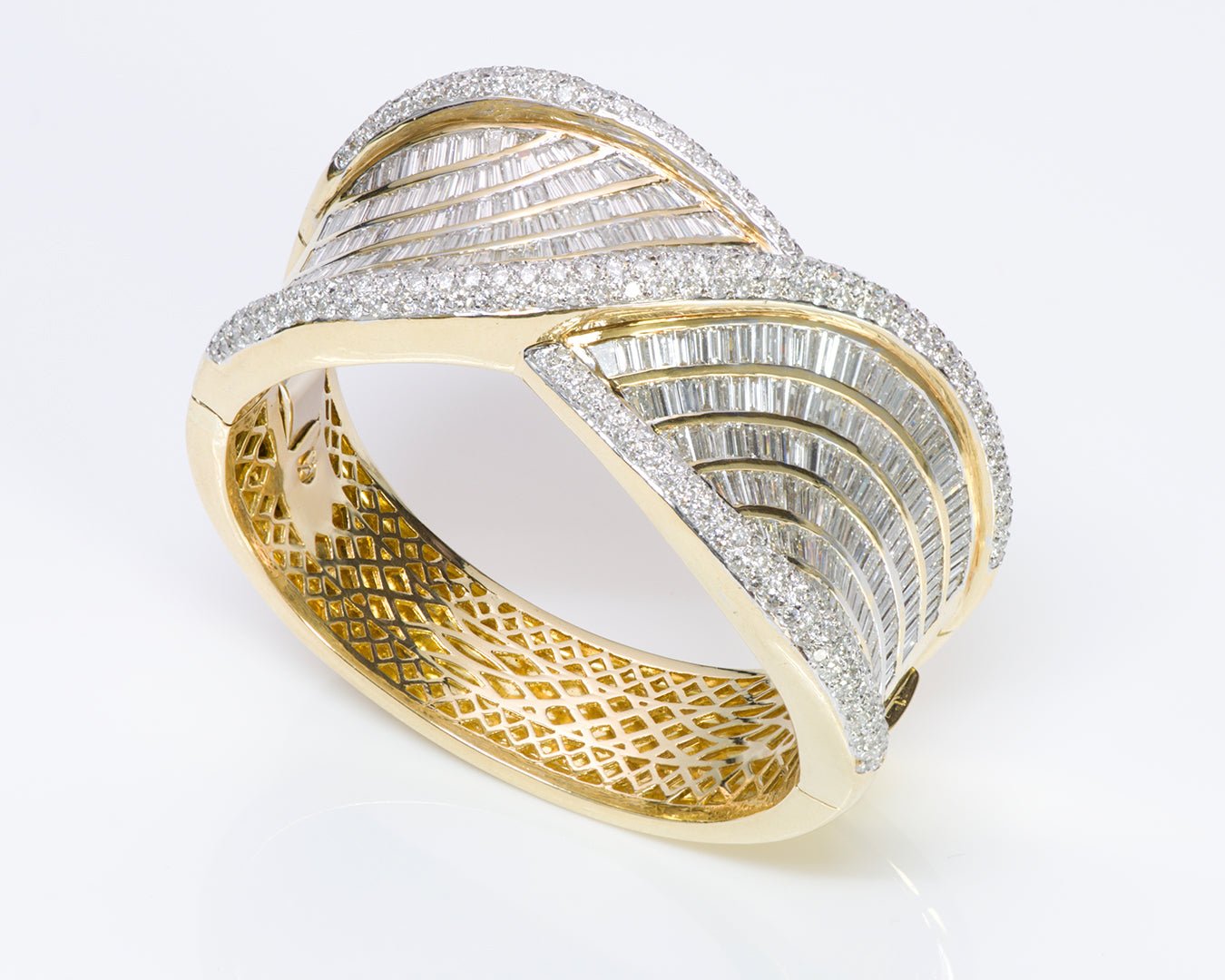 Estate Diamond 18K Yellow Gold Bangle Bracelet