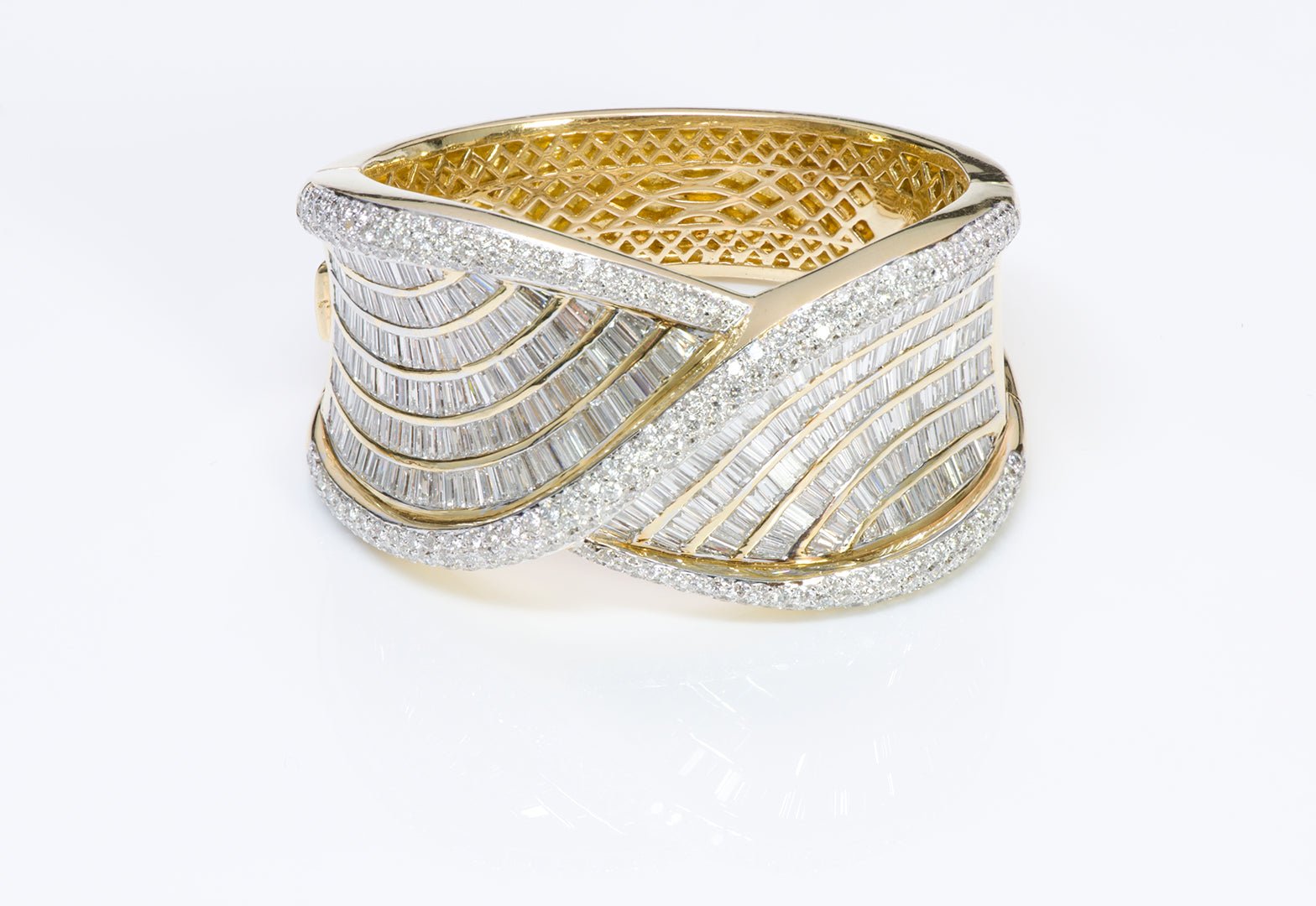 Estate Diamond 18K Yellow Gold Bangle Bracelet