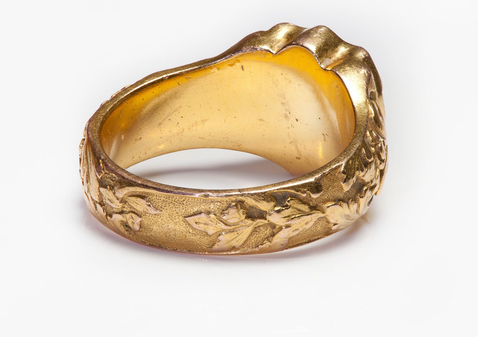 Exquisite Antique Gustav Manz 18K Gold Shield Agate Intaglio Men's Ring