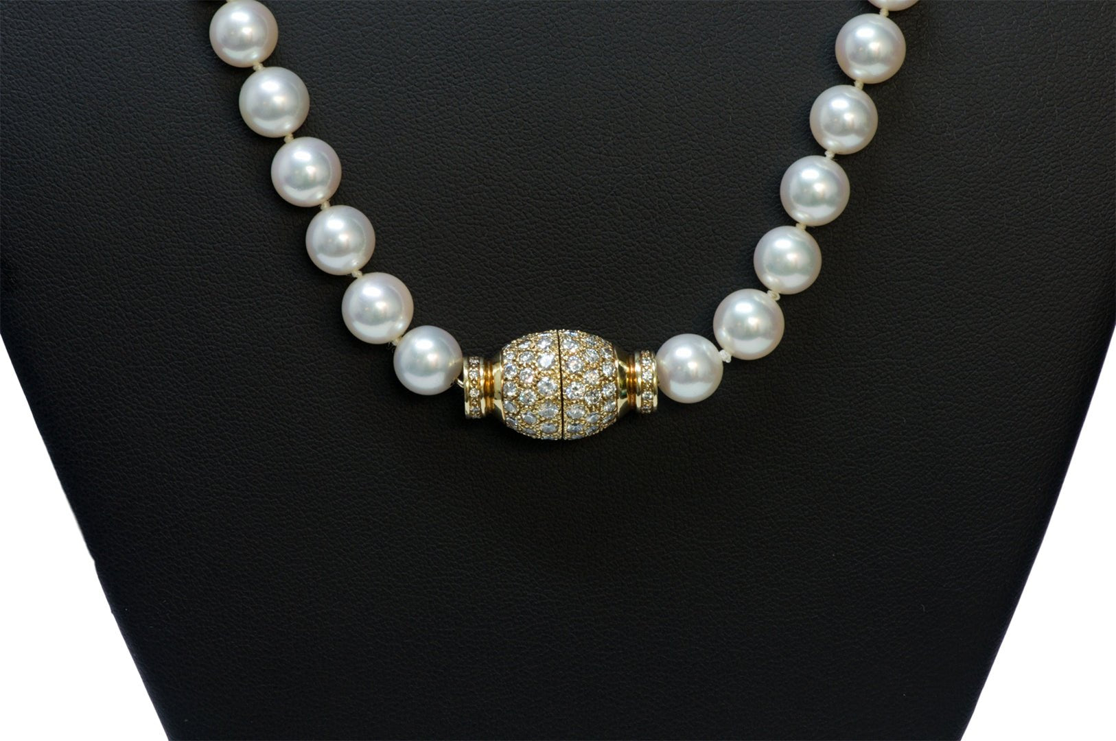 Fine Pearl 18K Gold Diamond Necklace