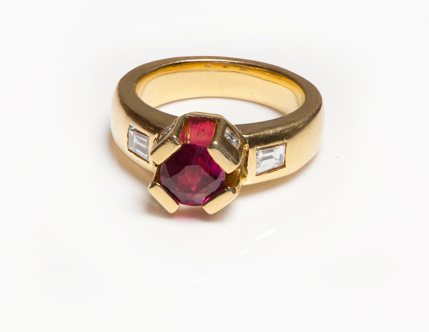 Fine Ruby and Diamond 18K Gold Ring
