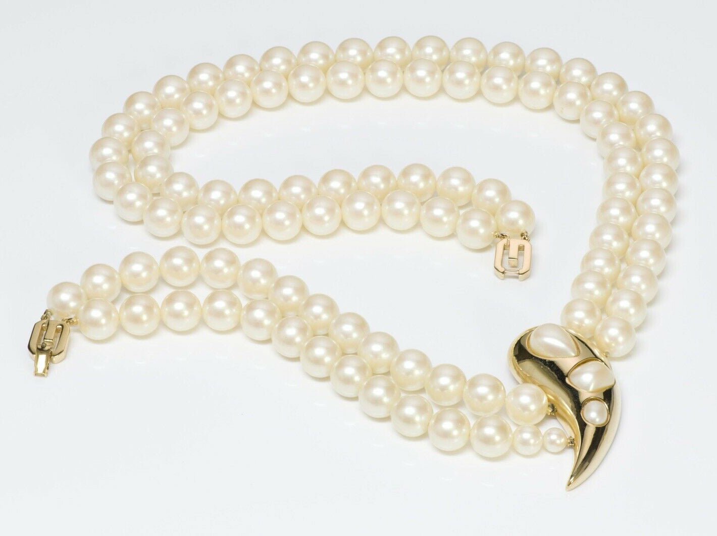 Givenchy vintage 1982 pearl double deals layer necklace