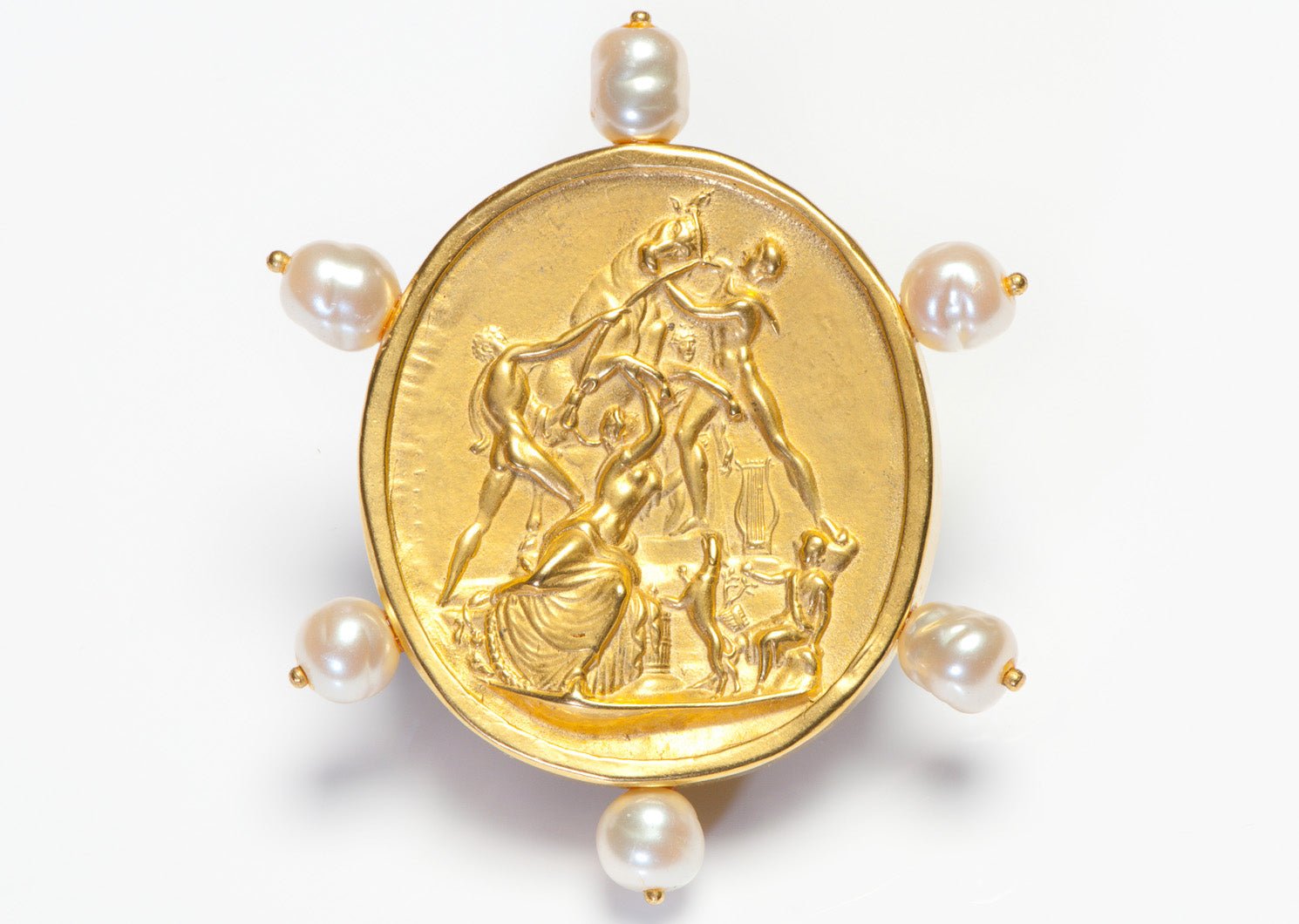 Jaded 1991 Gold Plated Fresh Water Pearls Coin Brooch