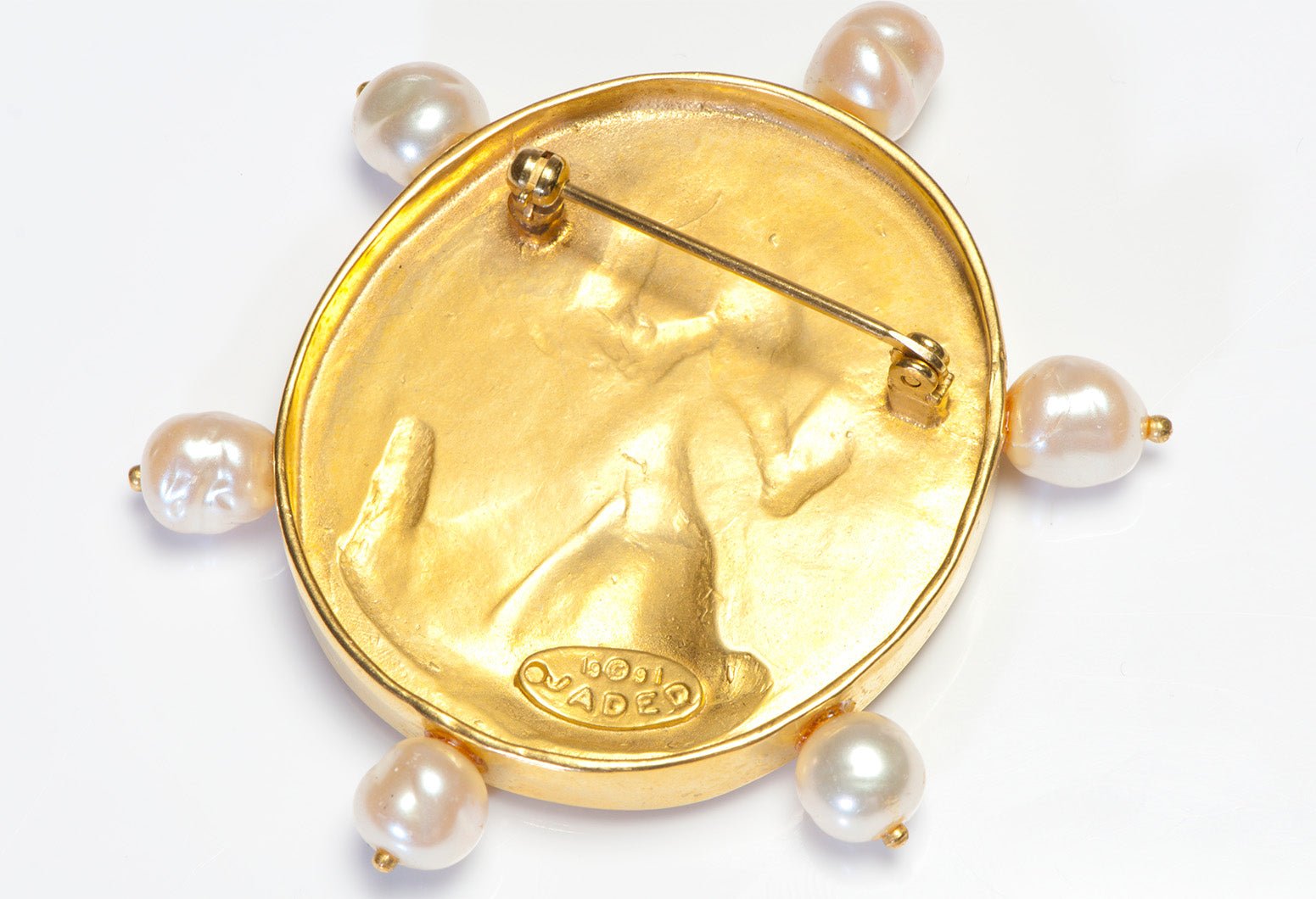 Jaded 1991 Gold Plated Fresh Water Pearls Coin Brooch