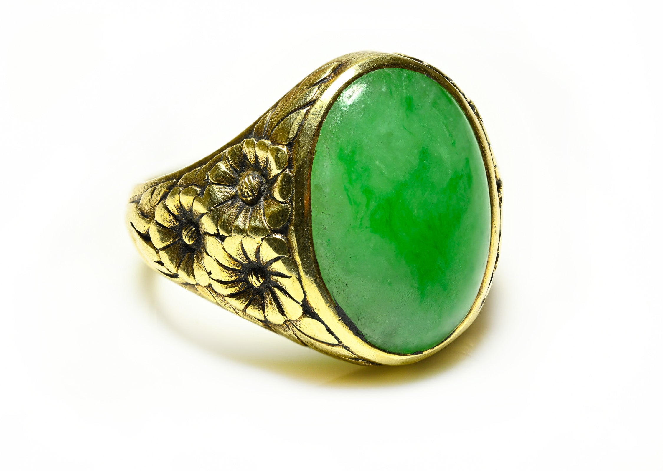 Antique Gold Men’s Jade Ring with Flower Design 