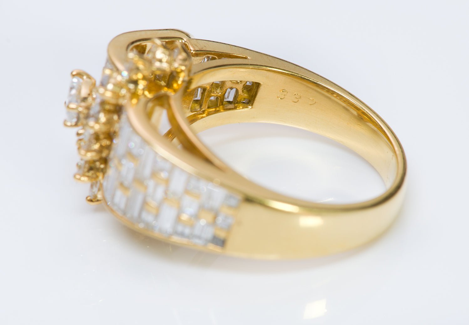 Kurt Wayne Diamond 18K Gold Buckle Ring