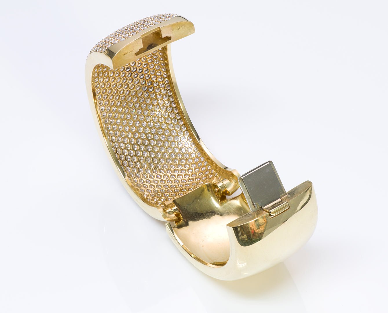 Kurt Wayne Pave Diamond 18K Gold Bangle Bracelet