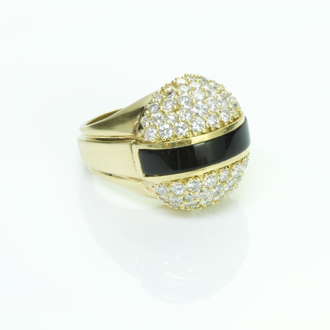 La Triomphe Gold Onyx Diamond Ring