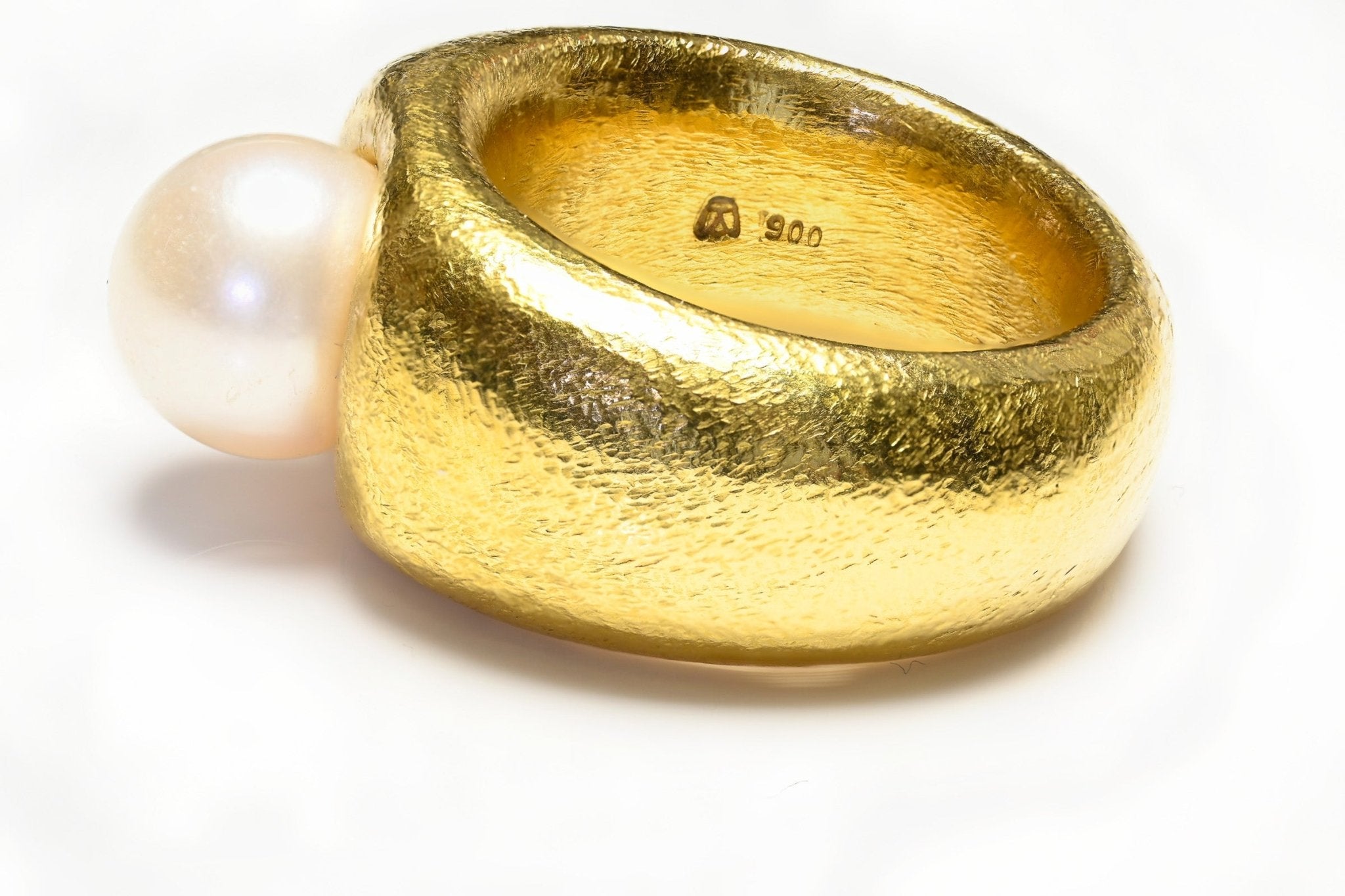 Linda Lee Johnson 22K Yellow Gold Pearl Ring
