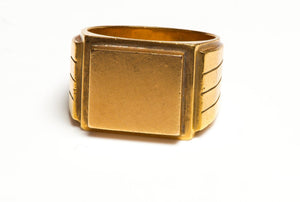 Vintage Men’s 18K Yellow Gold Signet Ring – Classic Design