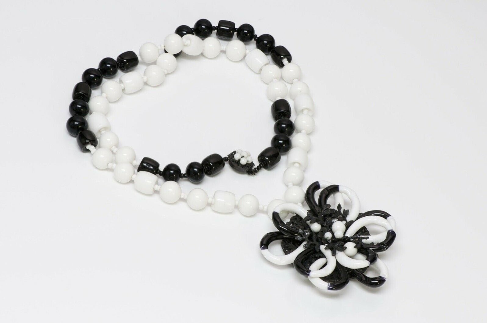 Miriam Haskell 1950’s Black White Glass Beads Flower Necklace