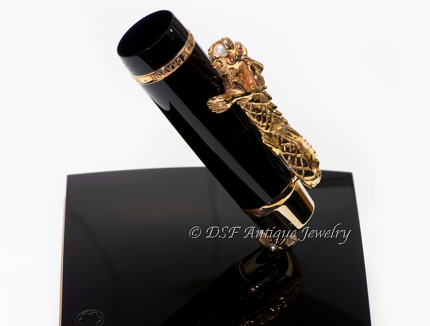 Montblanc Gold Dragon 88 Pen Stand Year of the Golden Dragon