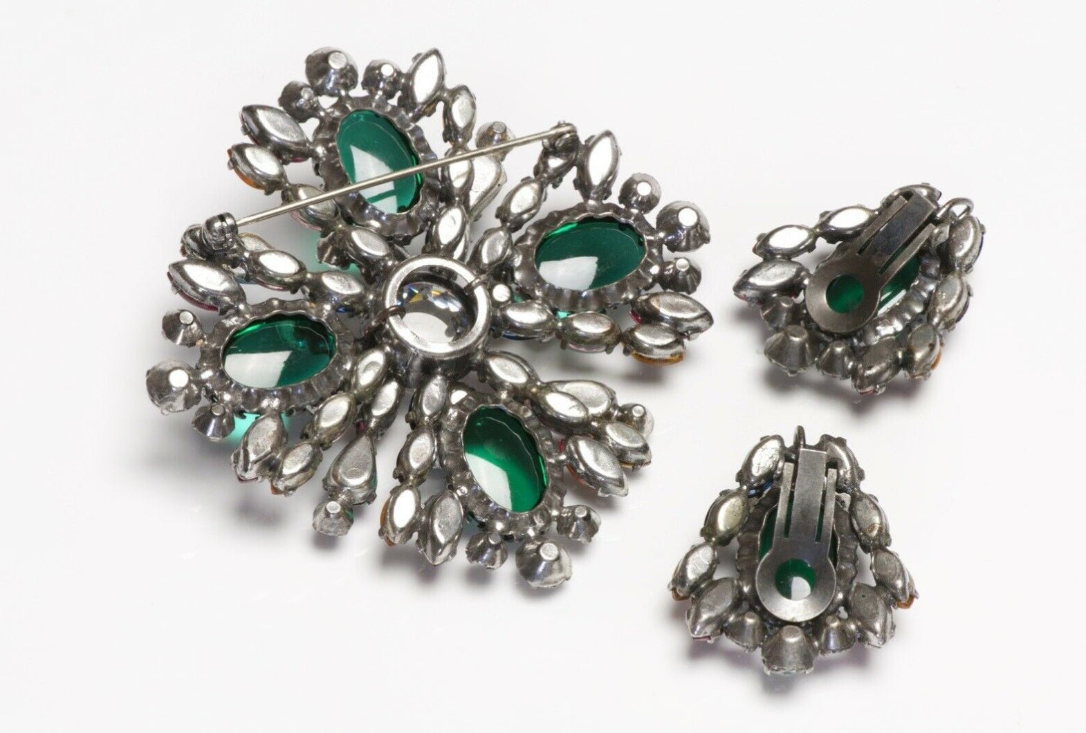 SCHREINER NY 1950’s Green Pink Crystal Brooch Earrings Set