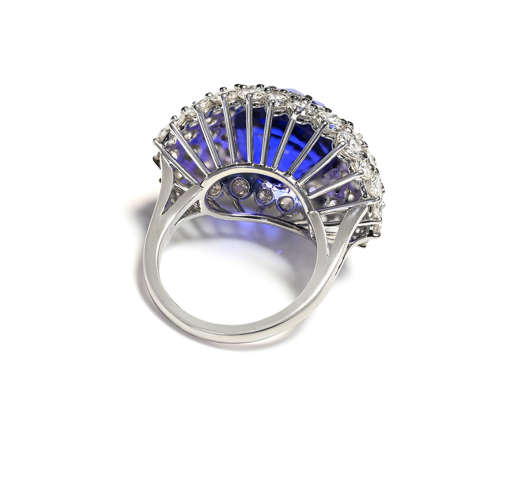 Exquisite Platinum Tanzanite and Diamond Ring Luxury 