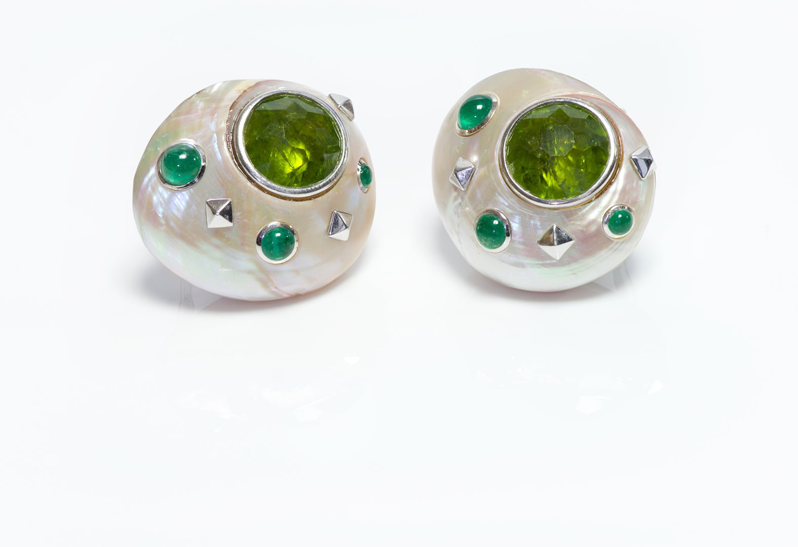 Trianon Shell 18K Gold Zircon Emerald Earrings