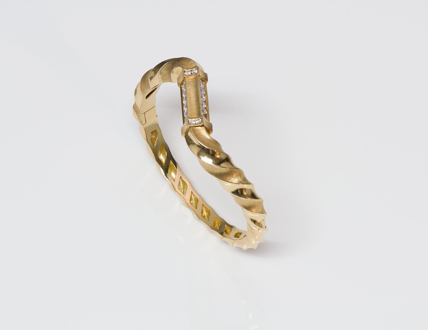 Twist 18K Gold & Diamond Bracelet