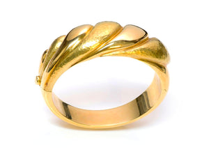 Vendorafa 18K Yellow Gold Hammered Hinged Bangle Bracelet