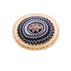 Antique Victorian Gold and Carved Agate Brooch