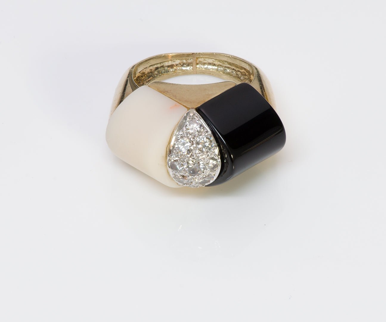 Vintage 14K Gold La Triomphe Onyx Coral Diamond Ring