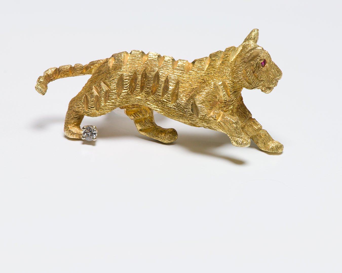 Vintage 18K Yellow Gold Ruby Diamond Tiger Brooch